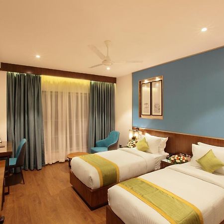 Hotel Ceasar Palace Thodupuzha Exteriér fotografie