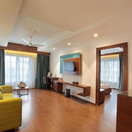 Hotel Ceasar Palace Thodupuzha Exteriér fotografie