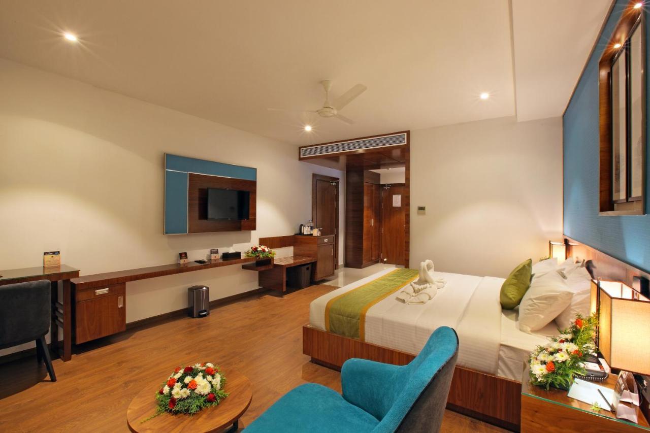 Hotel Ceasar Palace Thodupuzha Exteriér fotografie