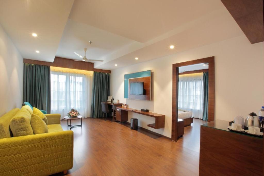 Hotel Ceasar Palace Thodupuzha Exteriér fotografie