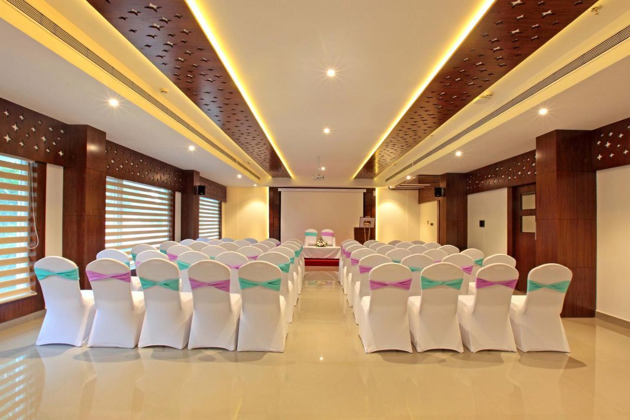 Hotel Ceasar Palace Thodupuzha Exteriér fotografie