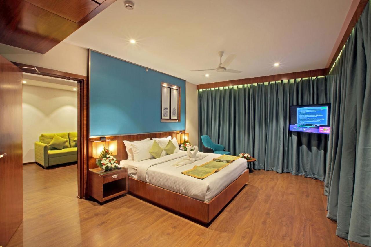 Hotel Ceasar Palace Thodupuzha Exteriér fotografie