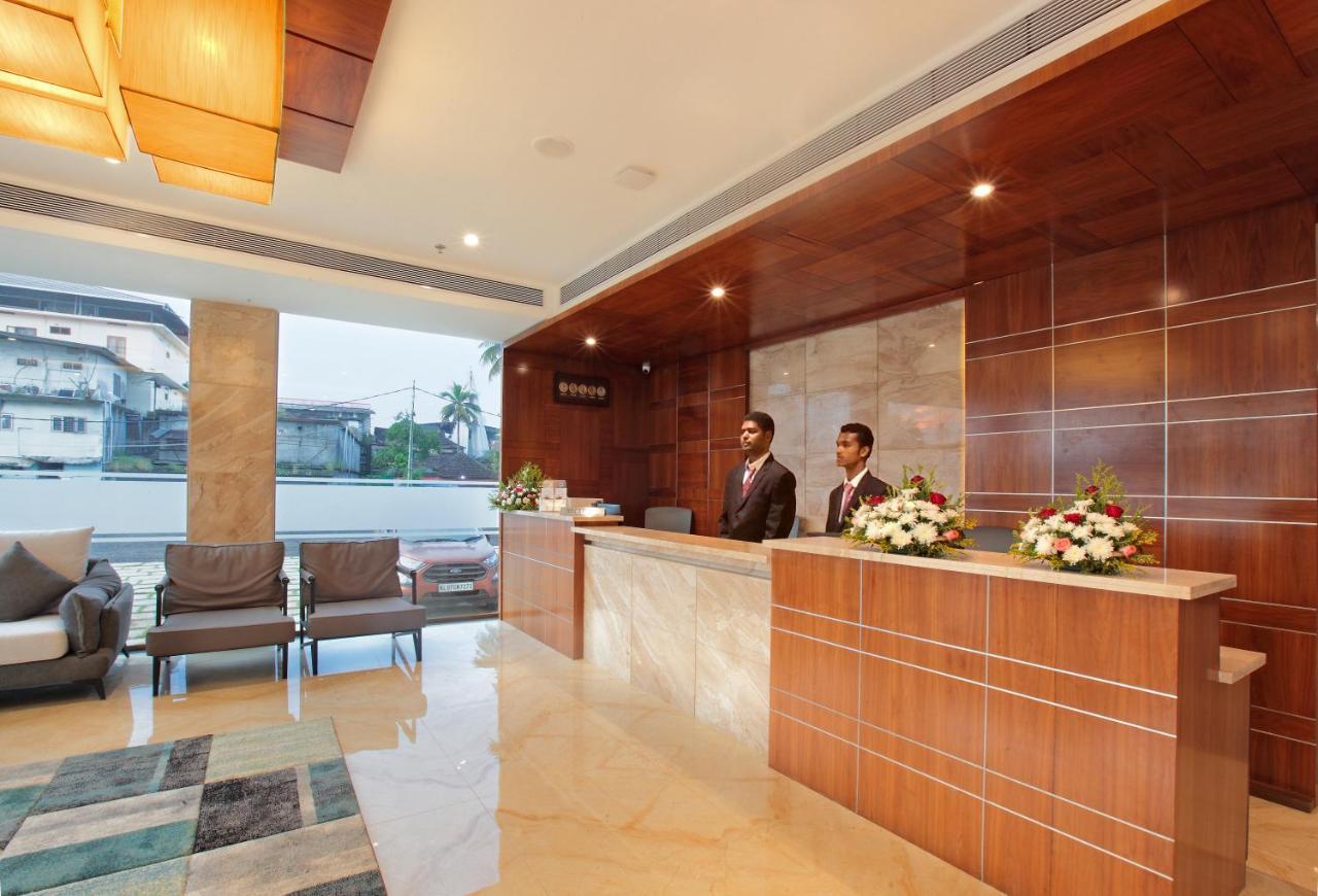 Hotel Ceasar Palace Thodupuzha Exteriér fotografie