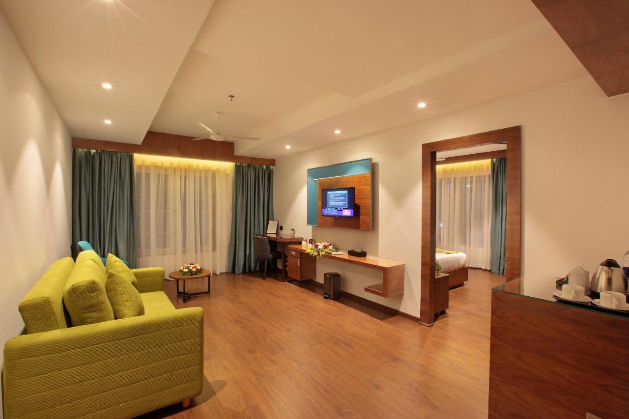 Hotel Ceasar Palace Thodupuzha Exteriér fotografie
